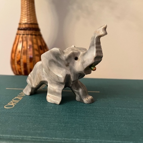 Gray Marble hand Carved  Elephant Figurine Trunk Up Vintage - Picture 2 of 5